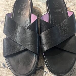 Size 8 Black Leather Fitfloos